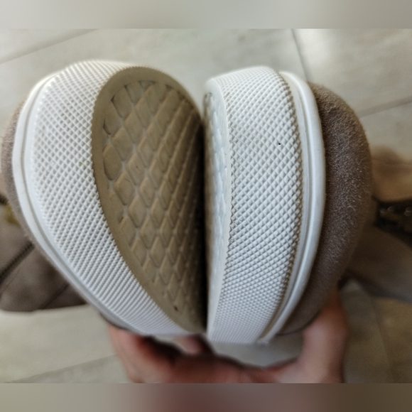 Blondo Glenda suede wedge sneakers shoes zip up taupe size 7.5 - Picture 5 of 13